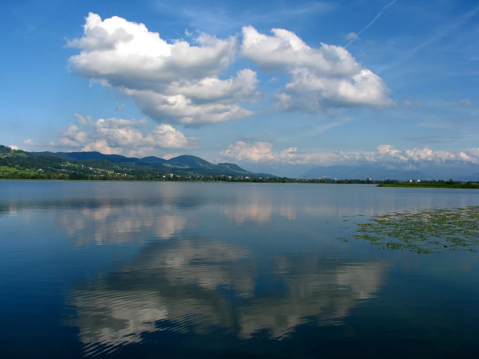 Pfäffikersee mit Blick auf Wetzikon und das Zürcher Oberland